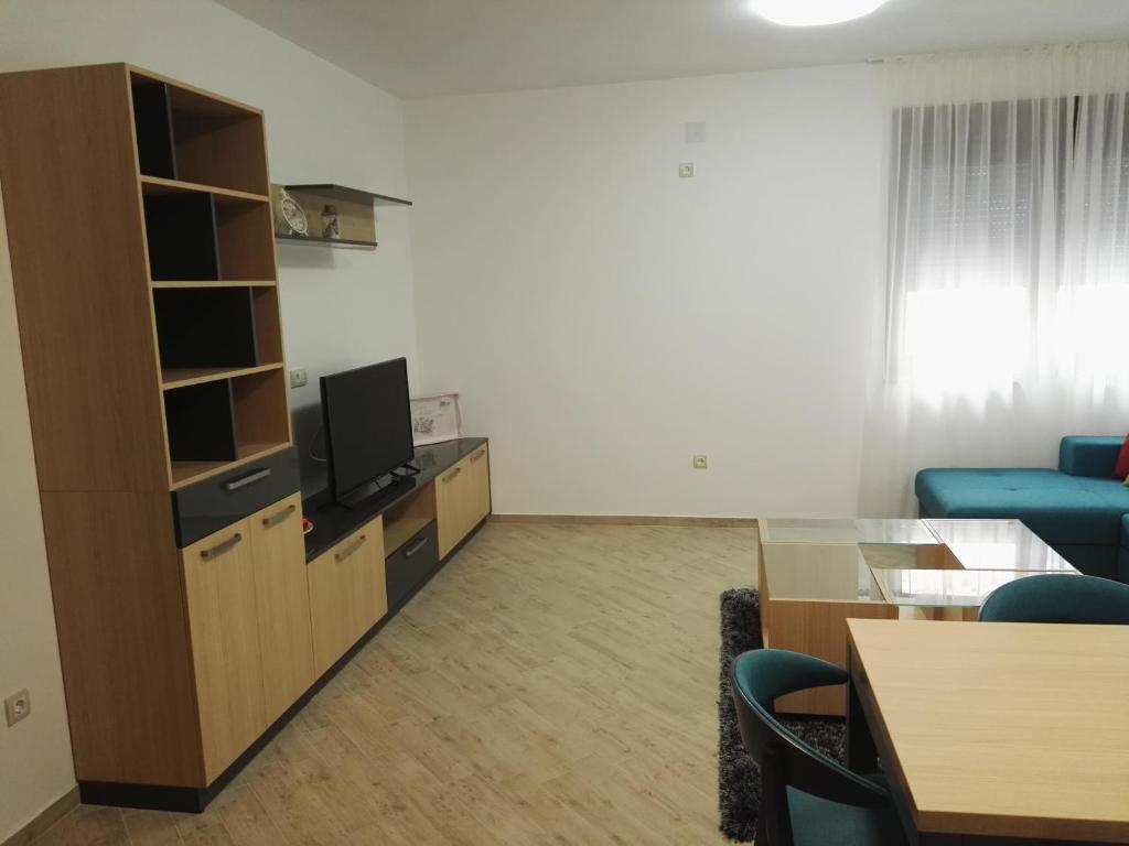 Lovac apartmani - Apartment With Balcony