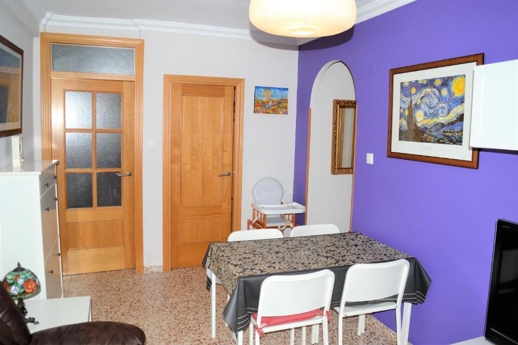 Televízia a/alebo spoločenská miestnosť v ubytovaní Casa Rocío en Nerja