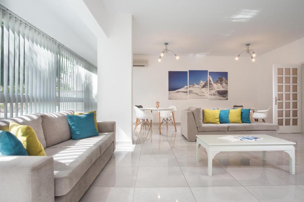 Posezení v ubytování Milos Hotel