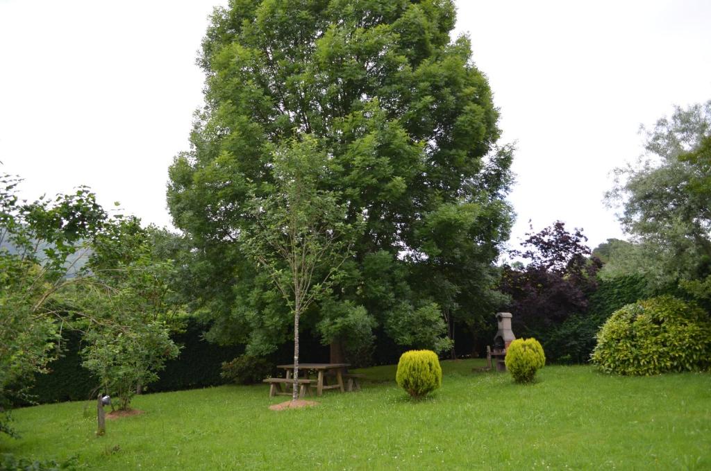 A garden outside Casa Rural El Bellucu