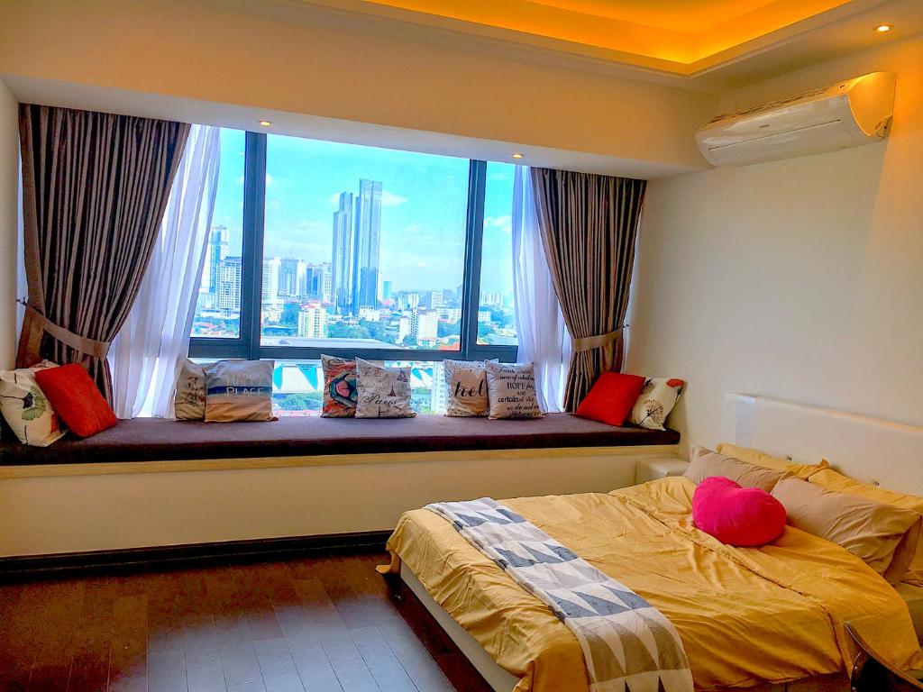 Ένα ή περισσότερα κρεβάτια σε δωμάτιο στο RnF Princess Cove Luxurious Condo
