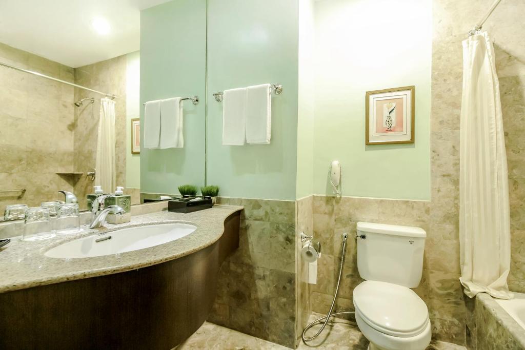 Koupelna v ubytování Makati Palace Hotel