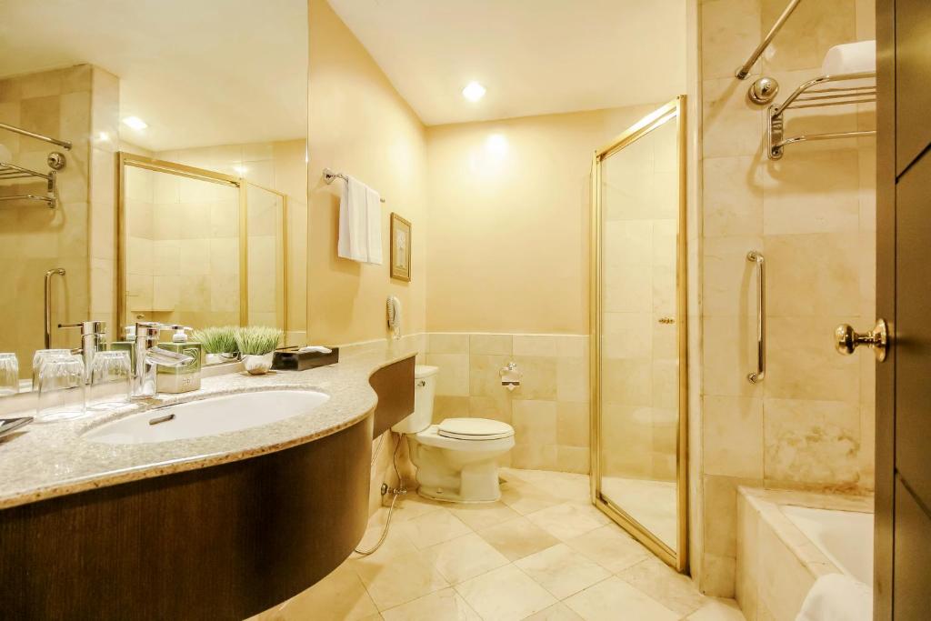 Koupelna v ubytování Makati Palace Hotel