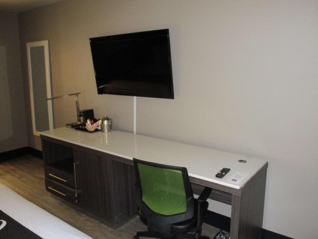 SureStay Plus Hotel by Best Western Point Richmond - Habitación Con Cama Extragrande - No Fumadores