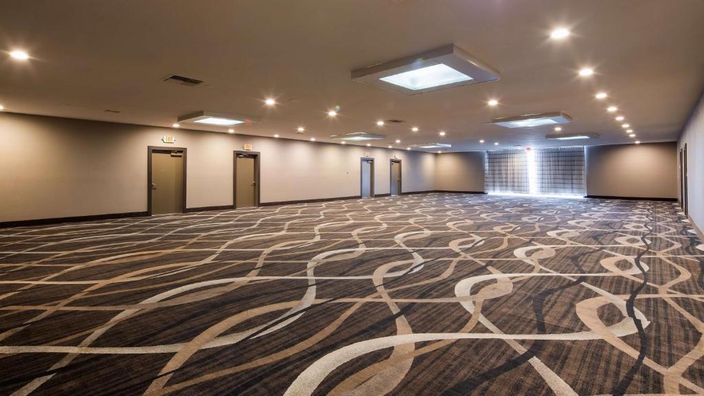 SureStay Plus Hotel by Best Western Point Richmond photo
