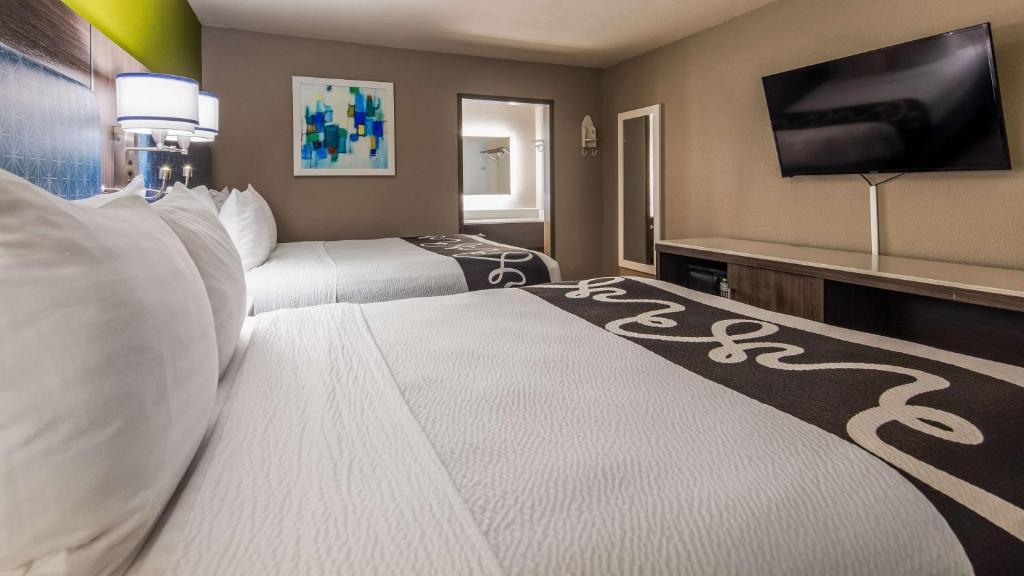 SureStay Plus Hotel by Best Western Point Richmond photo