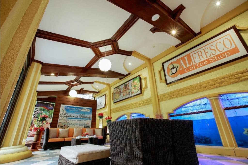 Istumisnurk majutusasutuses Paradise Garden Hotel and Convention Center Boracay Powered by ASTON
