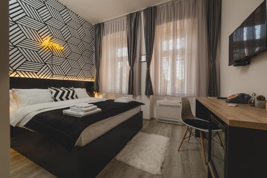 Postel nebo postele na pokoji v ubytování Hotel Marienplatz Podgorica