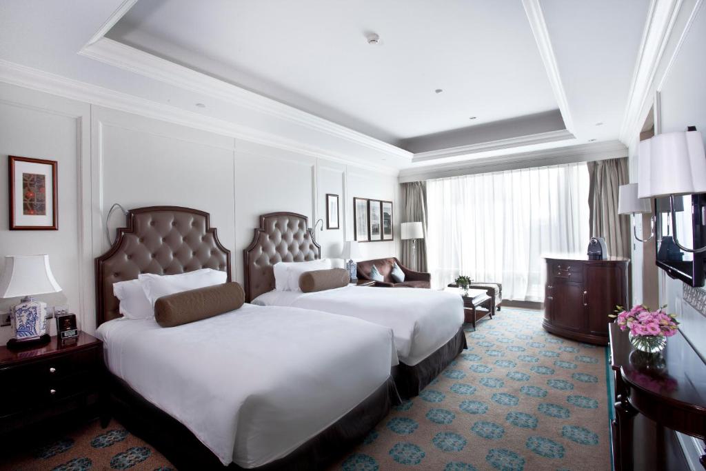 Postel nebo postele na pokoji v ubytování The Langham, Shenzhen