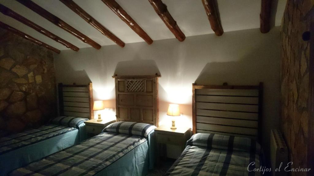 Łóżko lub łóżka w pokoju w obiekcie Casas Rurales Cortijos el Encinar