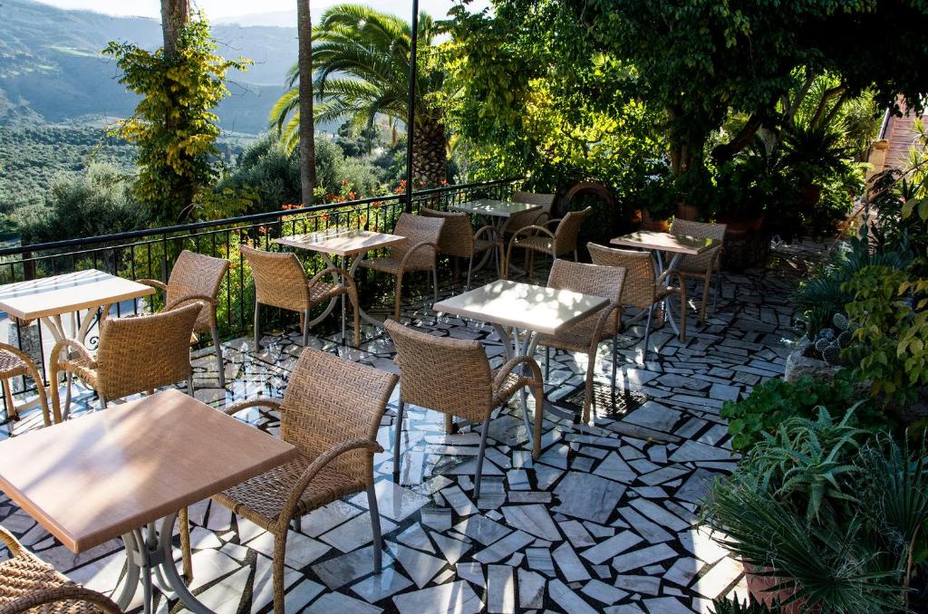 Widok na góry z tego aparthotelu