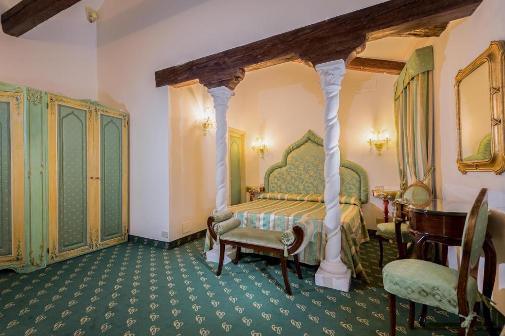 Postel nebo postele na pokoji v ubytování Hotel Giorgione