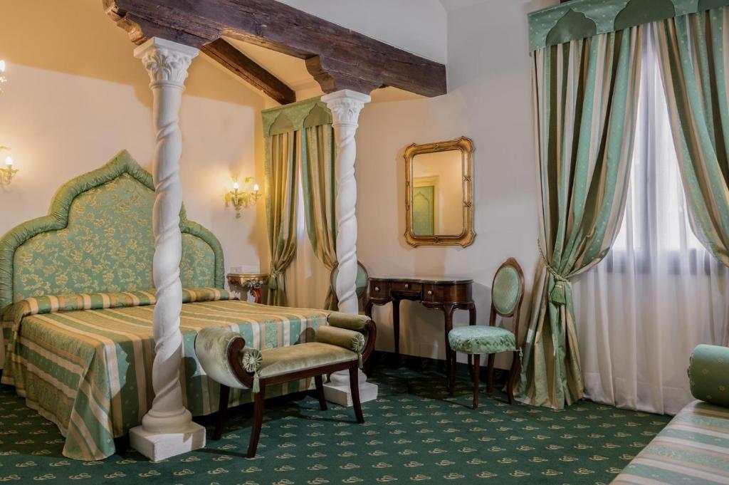 Postel nebo postele na pokoji v ubytování Hotel Giorgione
