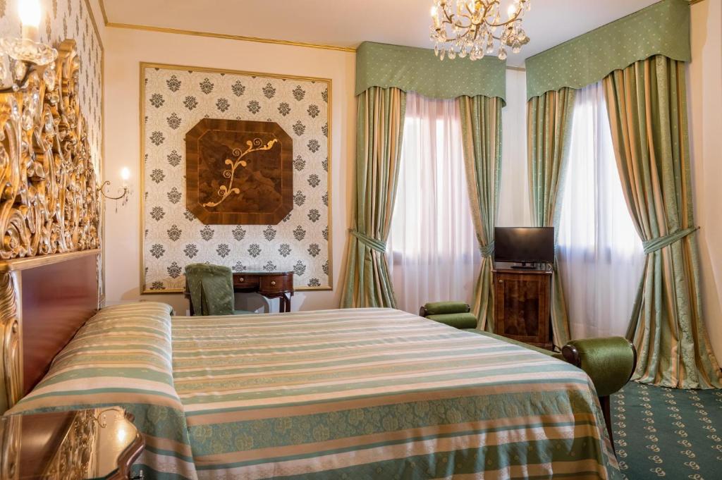 Postel nebo postele na pokoji v ubytování Hotel Giorgione