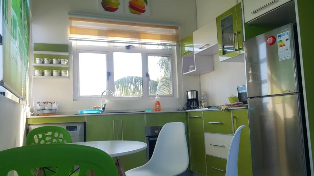 Kuchyň nebo kuchyňský kout v ubytování Krishangel Beach Apartment