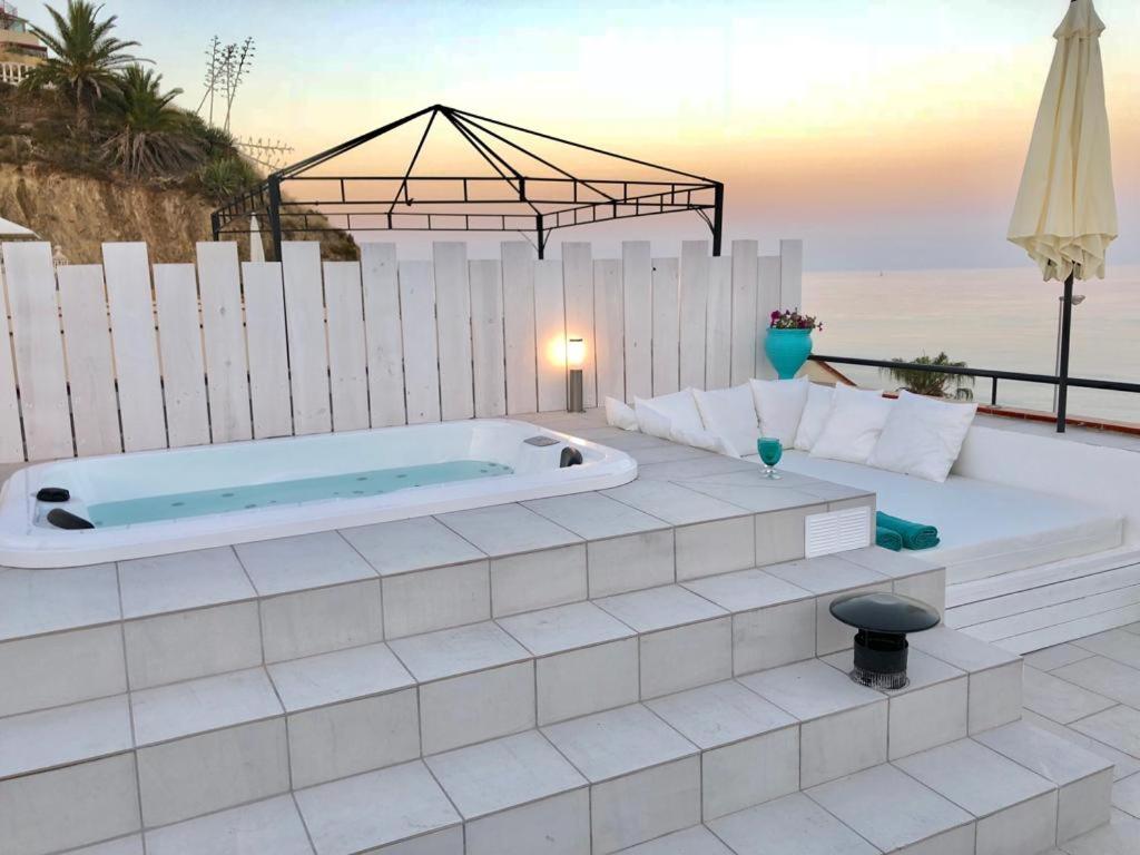 Apartment Ático-Duplex 1ª Linea de playa con Jacuzzi. 6 pax ...