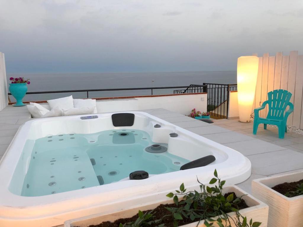 Apartment Ático-Duplex 1ª Linea de playa con Jacuzzi. 6 pax ...