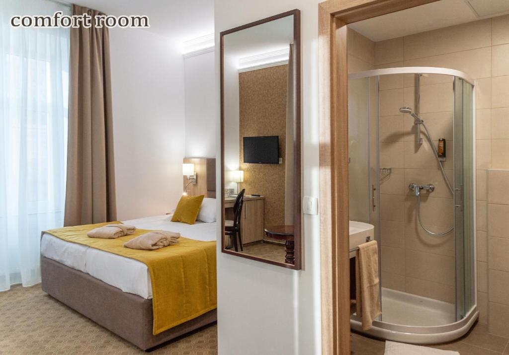 Postel nebo postele na pokoji v ubytování Grand Hotel Rogaska