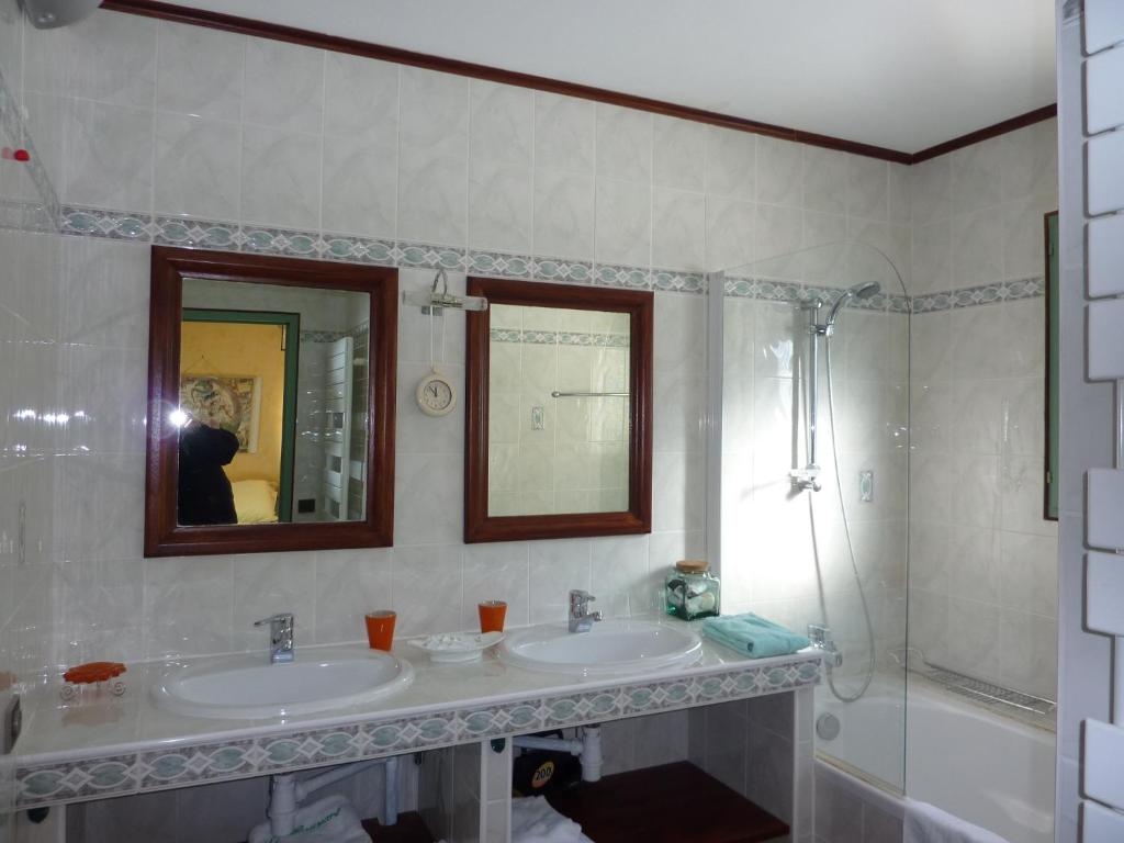 a bathroom with two sinks and a mirror and a shower at Gîte des Gorges du Bruyant in Saint-Nizier-du-Moucherotte