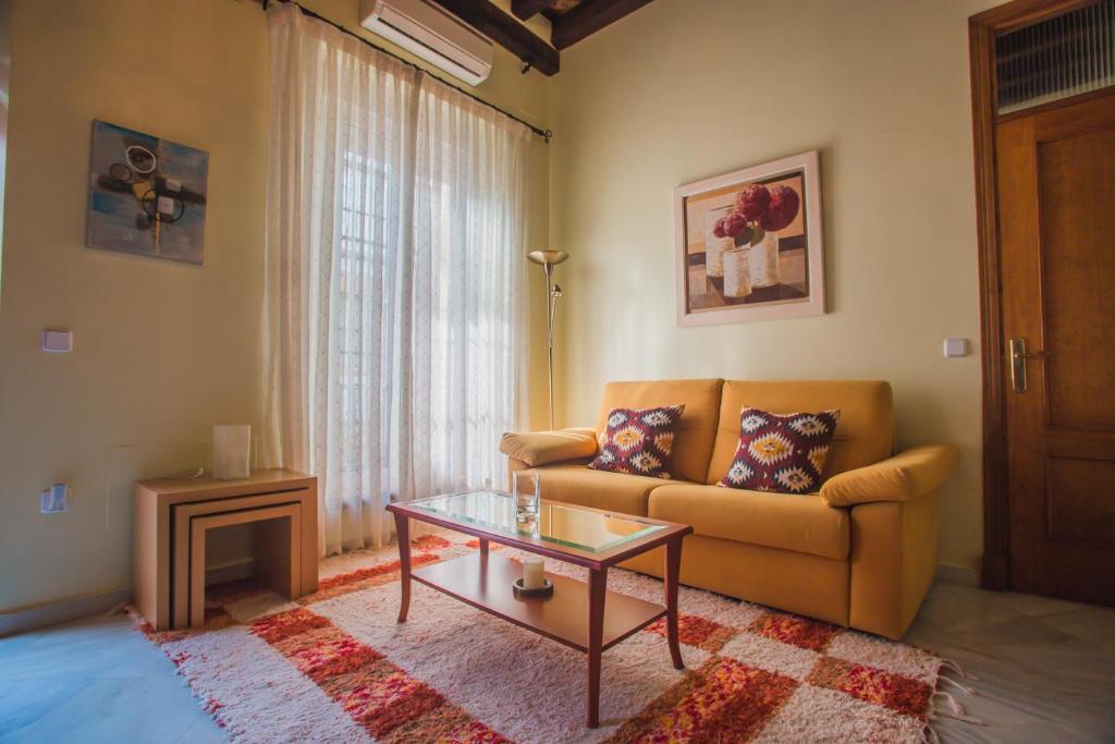 A seating area at Atico Cielos 102