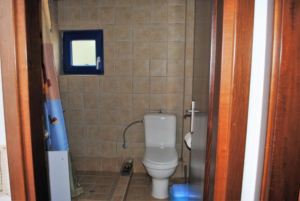 Koupelna v ubytování Archondissa Beach Aparthotel