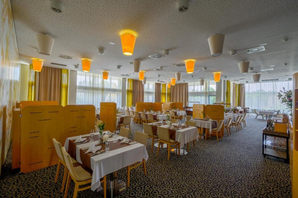Restaurace v ubytování Business Hotel Astrum Laus