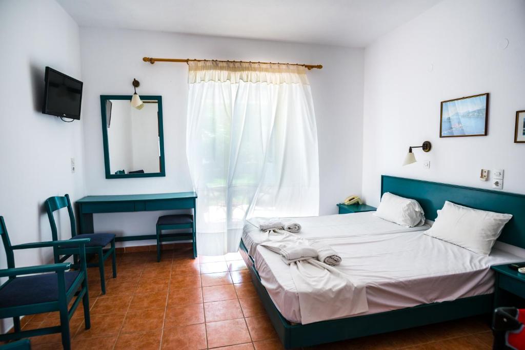 Three Stars Beach Hotel 