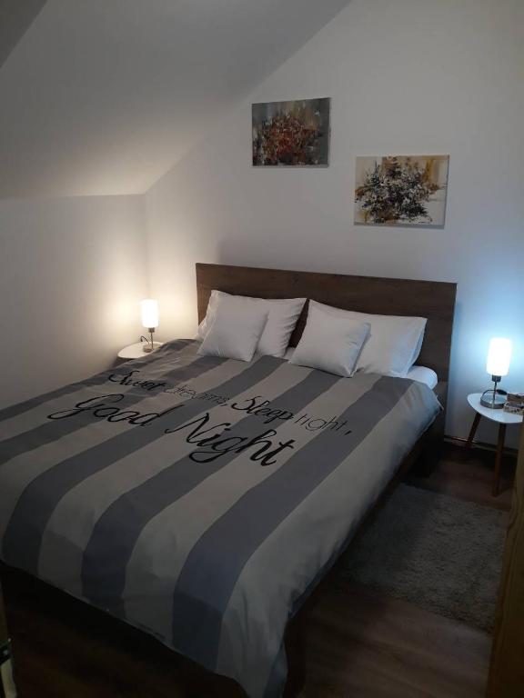 Posteľ alebo postele v izbe v ubytovaní Apartment & Room Renee