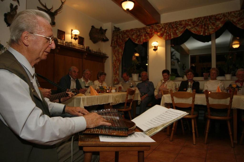 Hosté ubytování Hotel Haus Oberland
