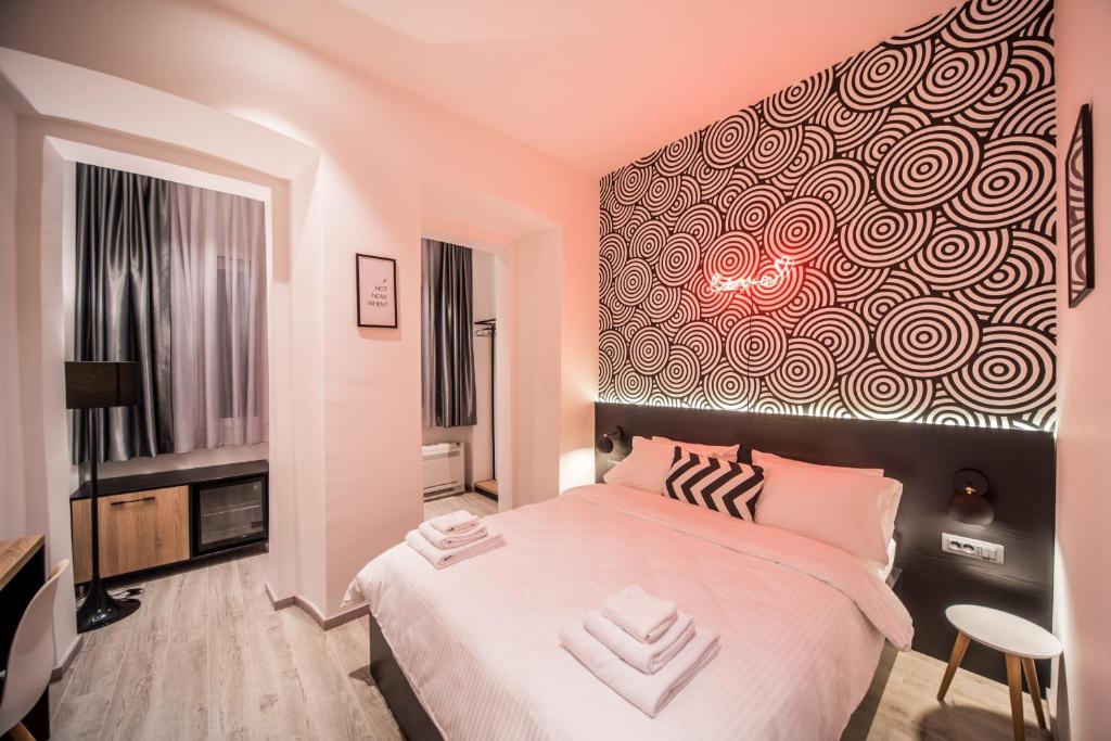 Postel nebo postele na pokoji v ubytování Hotel Marienplatz Podgorica