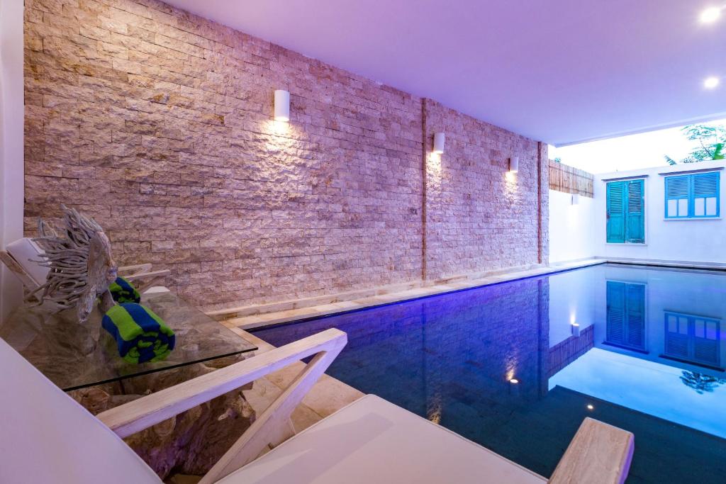 Bazén v ubytování Cocotoa Boutique Hotel & Villa nebo v jeho okolí