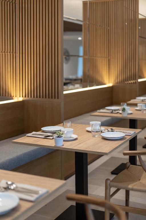 A restaurant or other place to eat at Bordoy Alcudia Port Suites - Adults Only