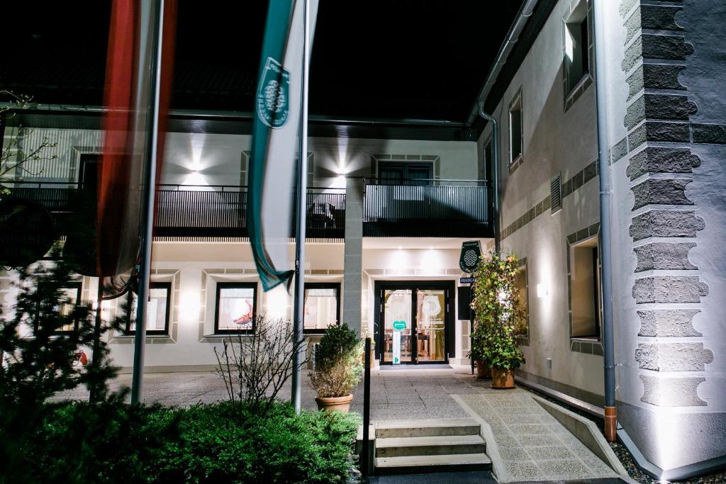 a building with a flag on the side of it at Schlosstaverne Thannhausen in Weiz