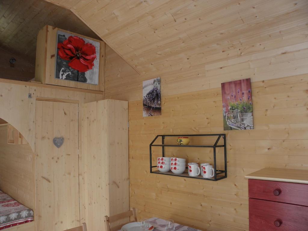 Postel nebo postele na pokoji v ubytování Provence Roulottes