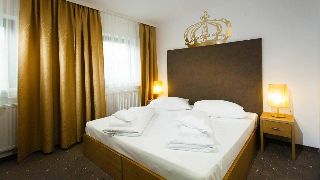 Postel nebo postele na pokoji v ubytování Hotel Kaiser Franz Josef