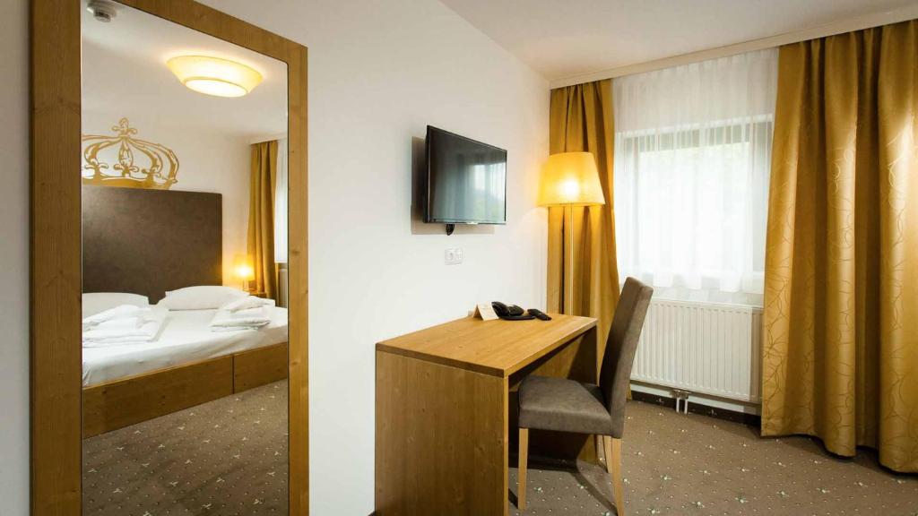 Postel nebo postele na pokoji v ubytování Hotel Kaiser Franz Josef