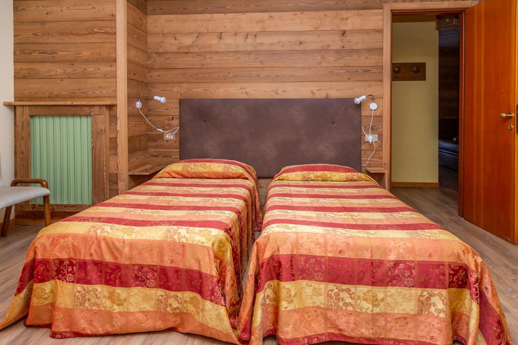 Postel nebo postele na pokoji v ubytování Hotel Chaberton