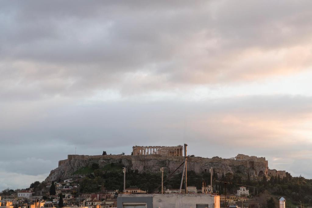 ACROPOLIS SKYROOM