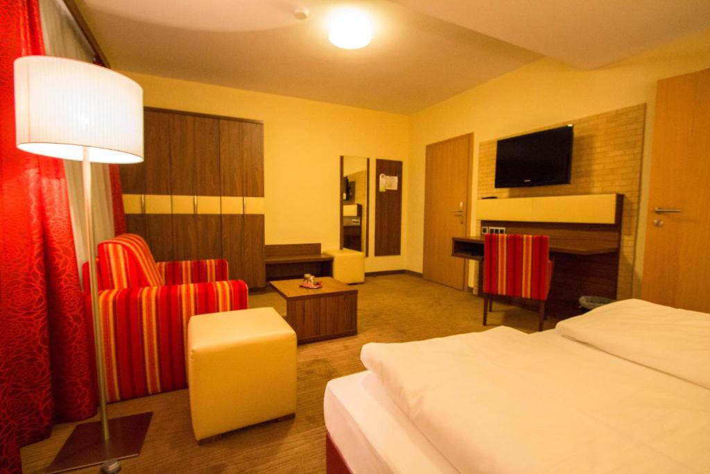 TV a/nebo společenská místnost v ubytování SCHÖNIS-Landhotel
