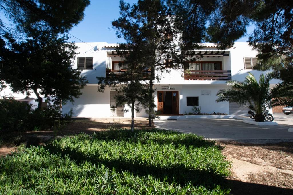 a view of the front of the house at Bosc i Sol VT in Es Caló