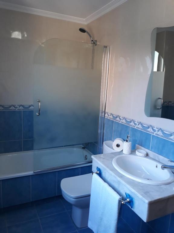Kúpeľňa v ubytovaní Piso de 3 Dormitorios en Noalla (Sanxenxo)