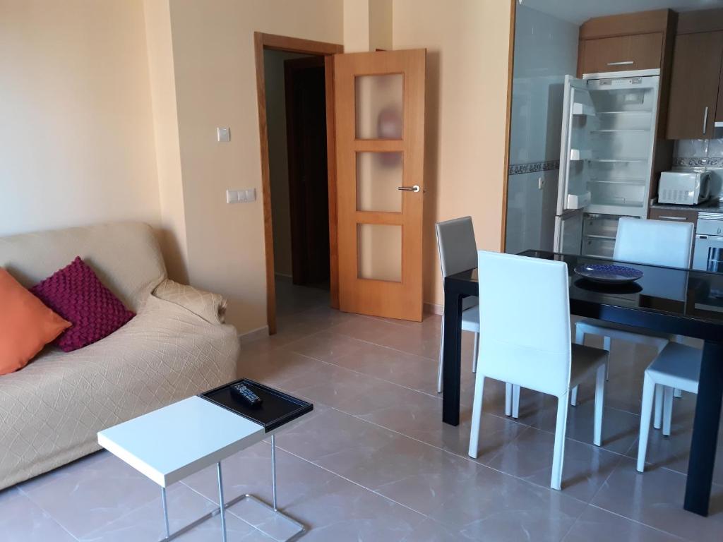 Kuchyňa alebo kuchynka v ubytovaní Piso de 3 Dormitorios en Noalla (Sanxenxo)