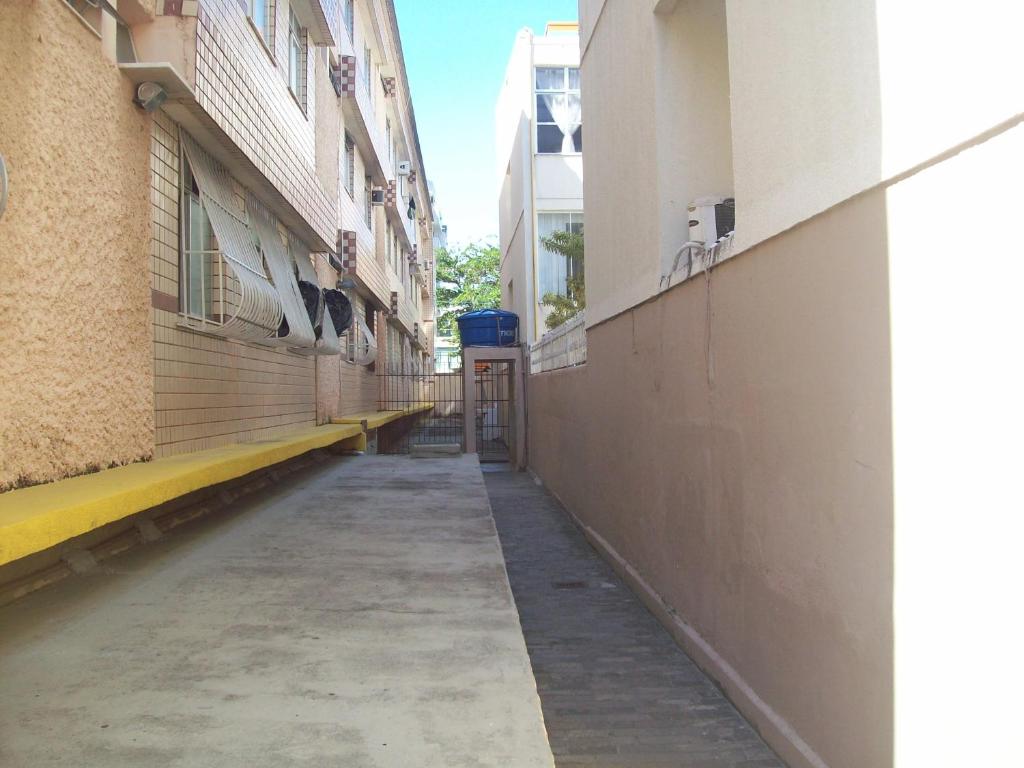  KITINETI A 200 M DA PRAIA DO FORTE -PRÉDIO TRÊS RIOS
