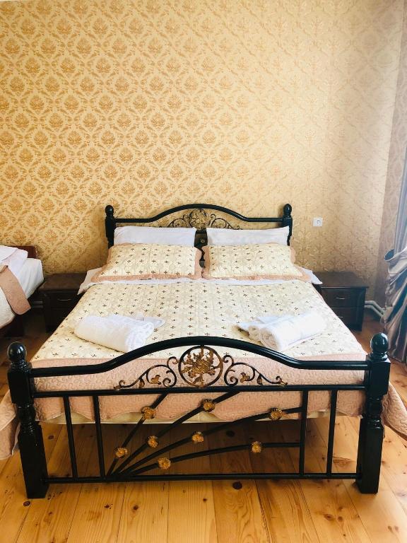Postel nebo postele na pokoji v ubytování Guest House Elguja Qushashvili