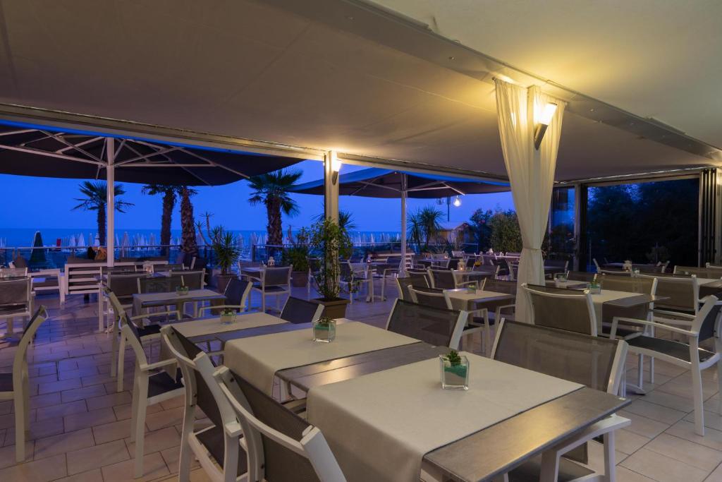 Restaurace v ubytování Hotel Delaville Frontemare