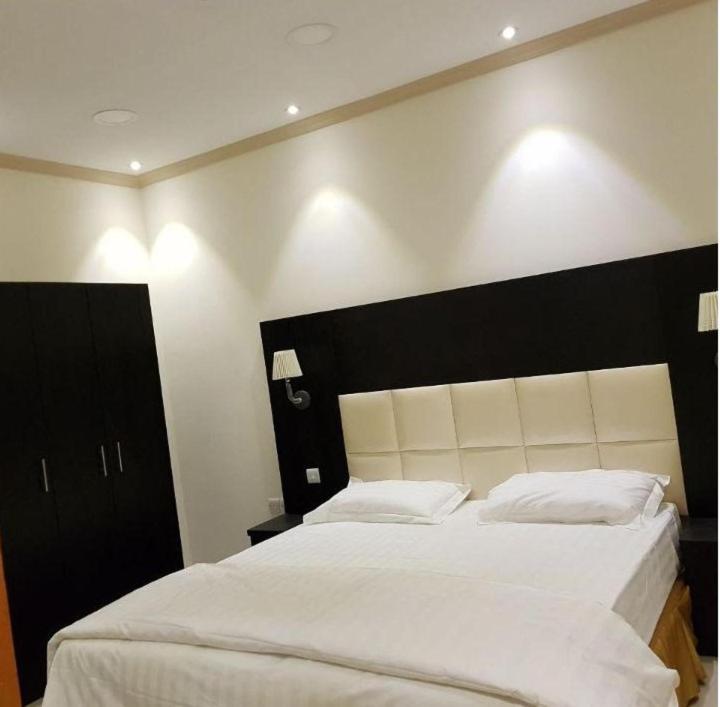 Postel nebo postele na pokoji v ubytování روح الأصيلة للشقق المخدومة Roh Alaseilah Serviced Apartments