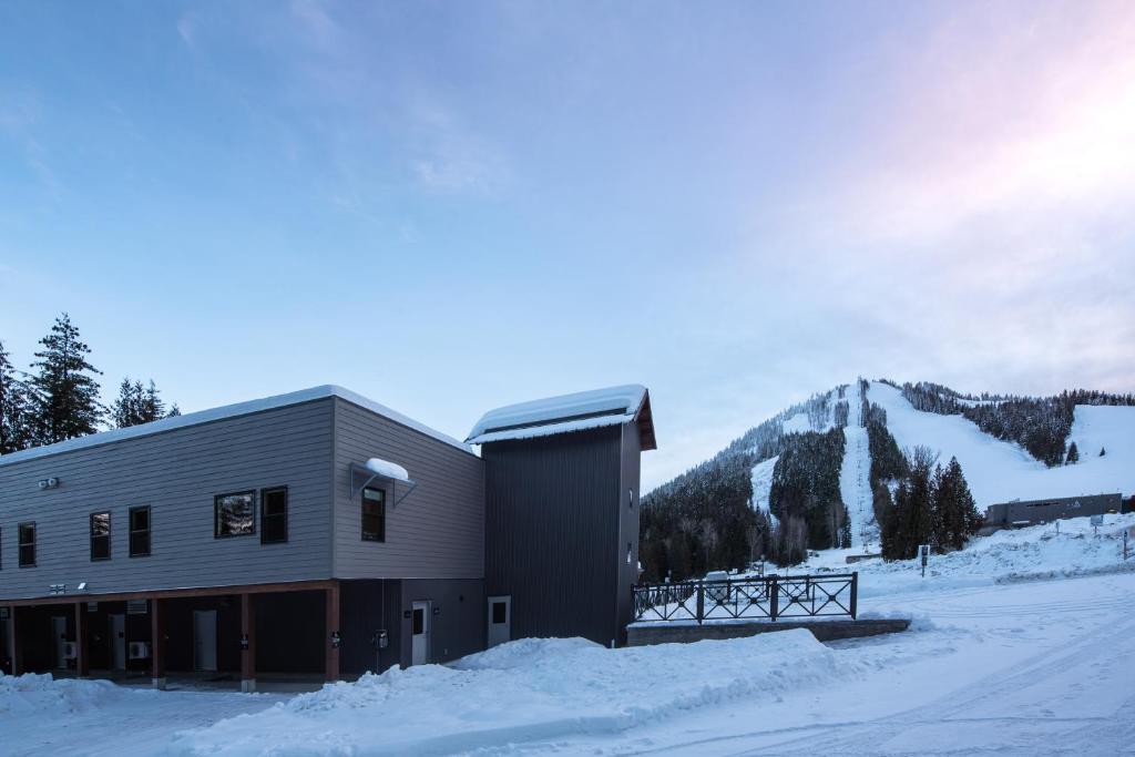 Nowhere Special Hostel pozimi
