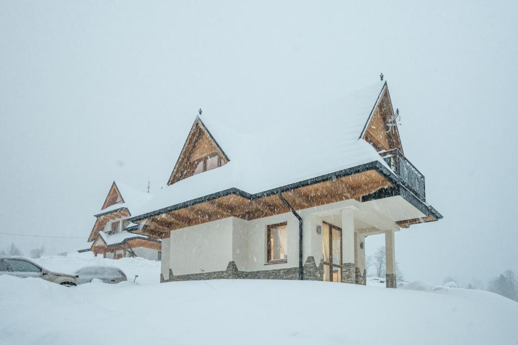 Osada Małe Ciche DOMEK z Bali v zime