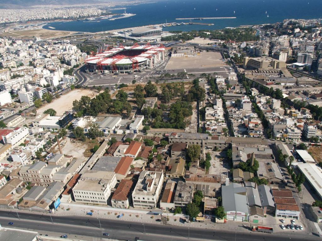 Nespecifikovaný výhled na destinaci Pireus nebo výhled na město při pohledu z apartmánu