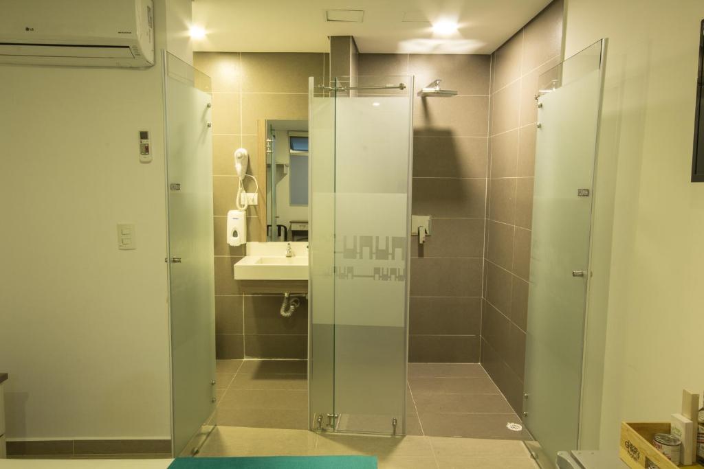 Koupelna v ubytování Lleras Green Hotel